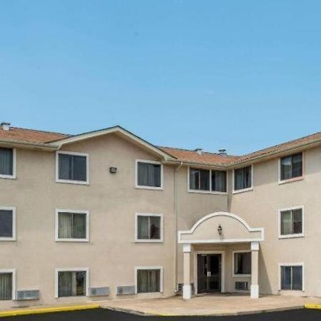 Quality Inn & Suites Earth City ภายนอก รูปภาพ